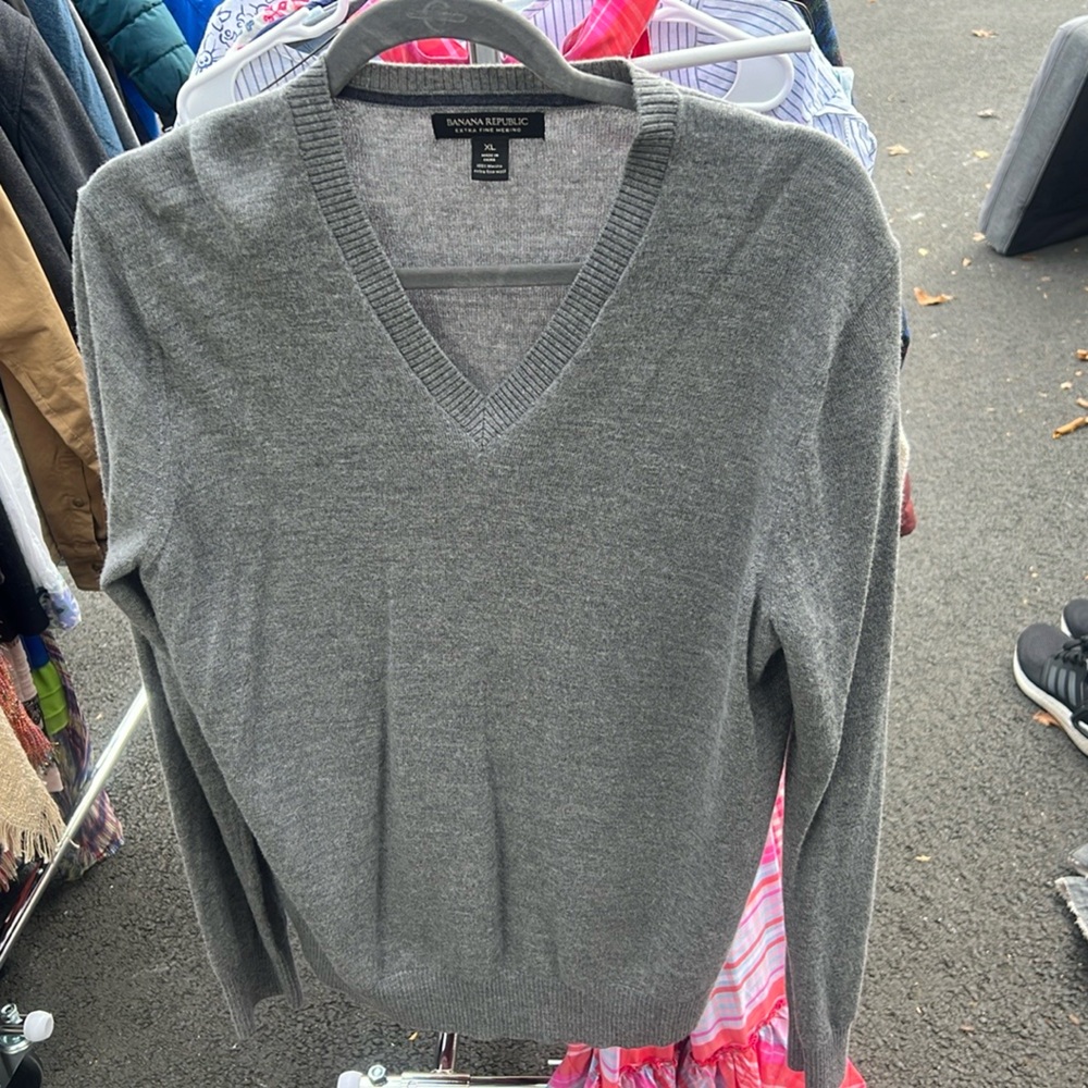 Banana Republic Men’s VNeck Sweater